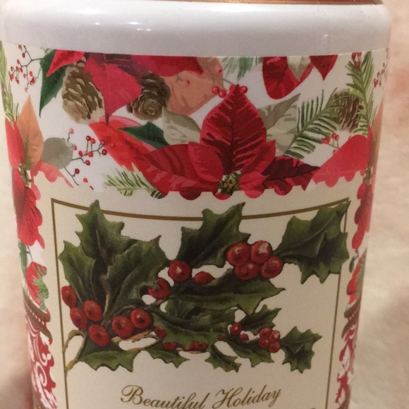 Christmas Holiday Winter Scented Holly Berry Dish Soap NWT XL 32oz plastic pump - Picture 4 of 16